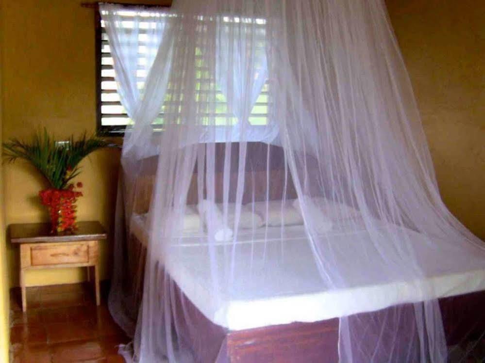 Casa Rosa Taytay Hotel Palawan Bagian luar foto