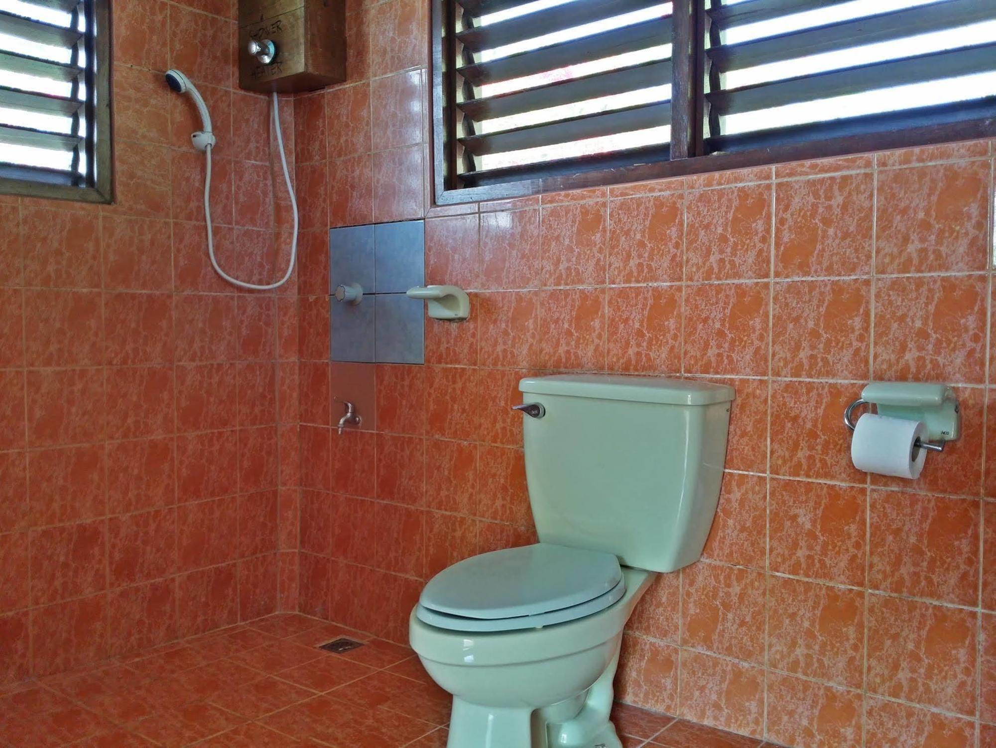 Casa Rosa Taytay Hotel Palawan Bagian luar foto
